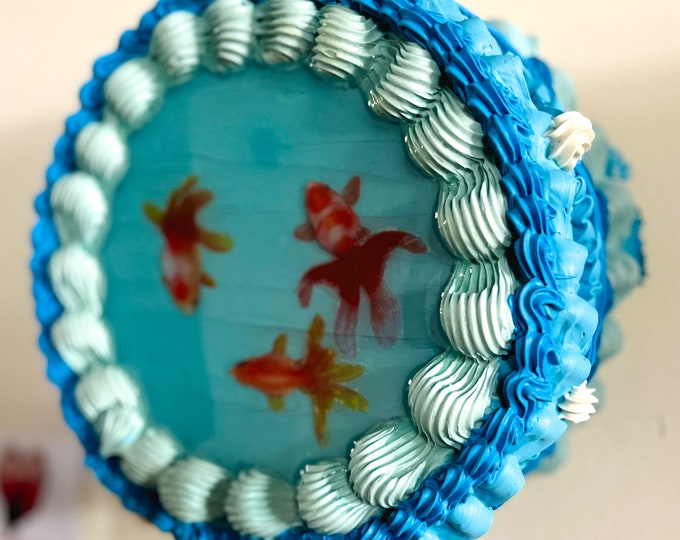 Duftende Fisch schüssel Fake Kuchen Kunst Skulptur // Fake Kuchen skulptur // Fake Kuchen // Foodie Geschenk // Fischschale // Resin Resin Fishbowl