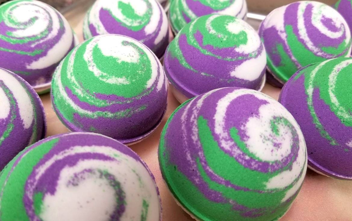 Lavender & Chamomile Bath Bomb | Bath Bombs | Bath Fizz | Vegan | Han…