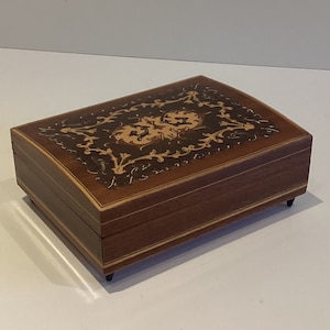 Italian Music Box (1960s) Sorrento Jewellery  Holder