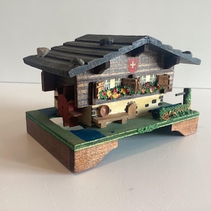 Carillon Chalet (anni '50) con meccanismo a mulino a vento funzionante, movimento svizzero