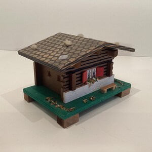 Chalet Music Box (anni '60) Contenitore realizzato in Svizzera