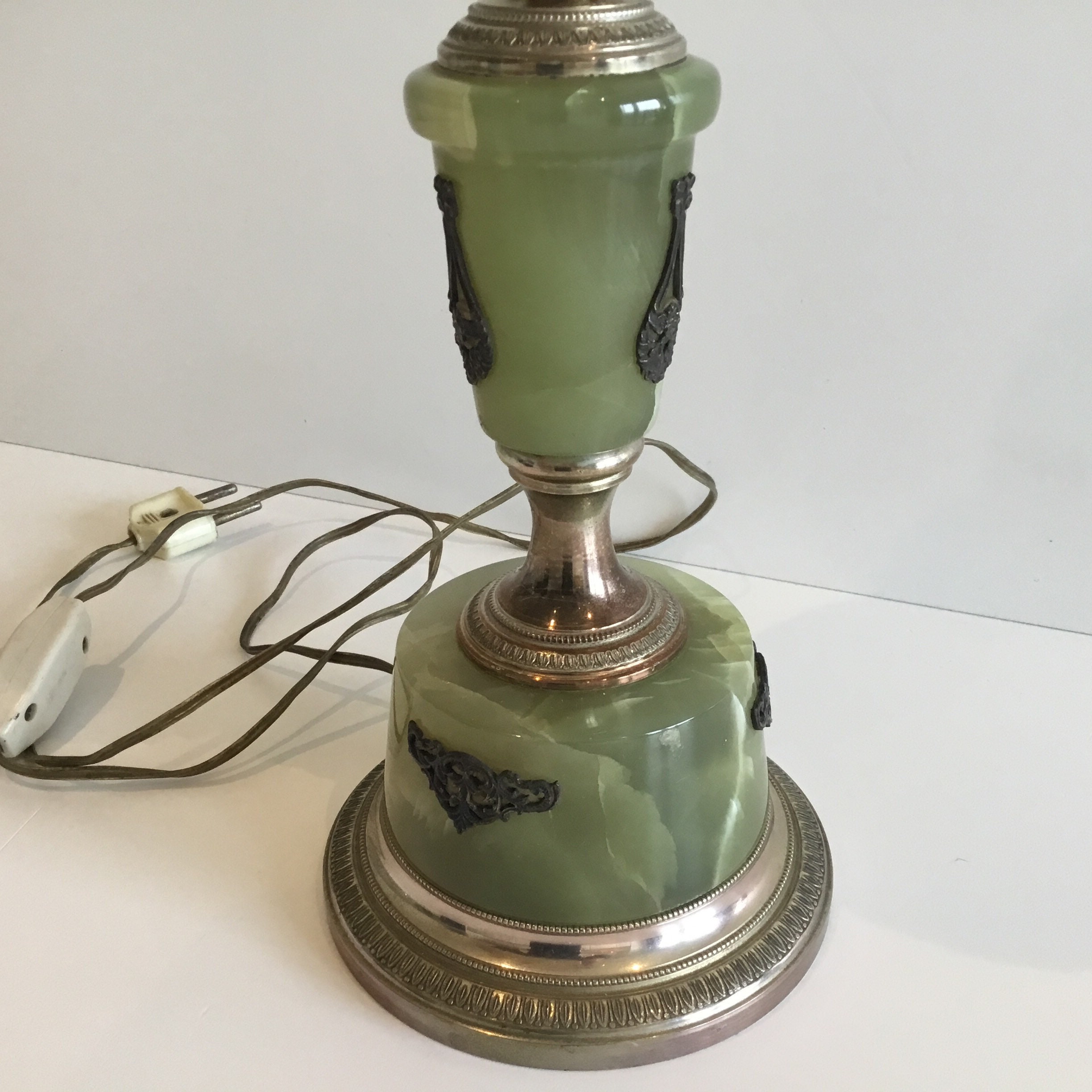 希少なオニキス テーブルランプ (1950 年代) イタリア製 - Etsy 日本 希少なオニキス テーブルランプ (1950 年代) イタリア製 - Etsy 日本