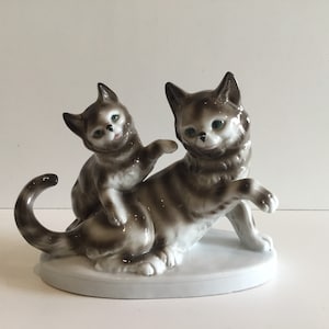 Porcelain Figurine With Cats (1910s) Carl Schneider Grafenthal, Germany