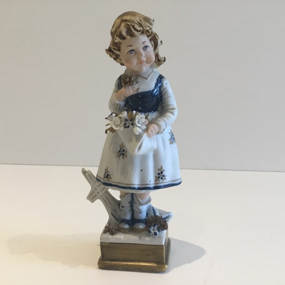 イタリア製カポディモンテ陶人形 カメラを持った少年