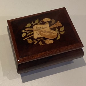 Rare Music Box (1970s) Sorrento Jewellery  Holder