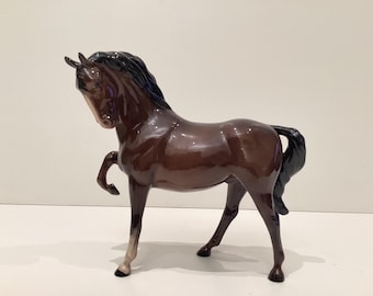ロイヤルドルトン馬 - ヴィンテージ ブラックビューティーの牝馬と子馬