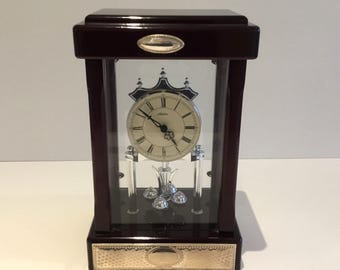 Vintage klok | Duitse Haller tafelklok uit de jaren 80, 925 zilveren inlegwerk, quartz uurwerk