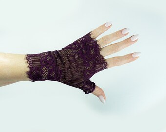 delicate wrist warmer gloves fingerless made of fine net lace purple violet with rose pattern