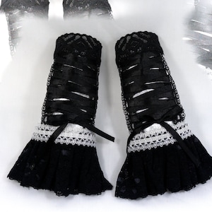 Poignets lolita gothique japonais petits poignets velours dentelle laçage noir blanc