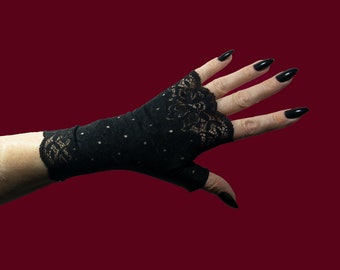 pointed wrist warmers gloves fingerless gothic black lace pattern flowers & circles