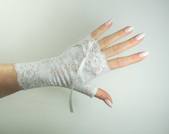 opaque wrist warmers | fingerless gloves | white with bow leaf pattern XS-XL