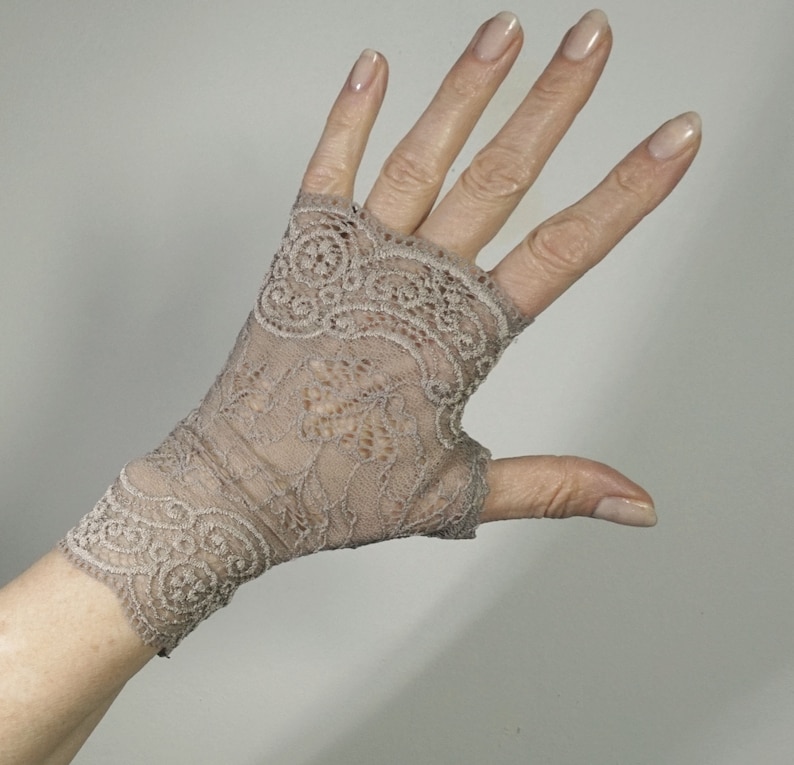 Pulswärmer fingerlose Handschuhe im art deco Stil Farbe helles taupe Größe von XS-XL Bild 2