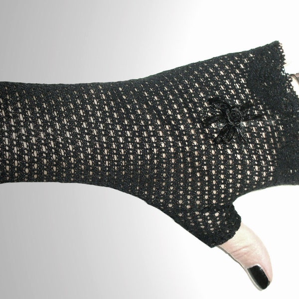 black gothic wrist warmers decorated with satin rose | accessoire noire various sizes