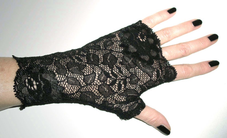 Pulse warmer gloves fingerless black gothic roses lace size M fine & soft image 2