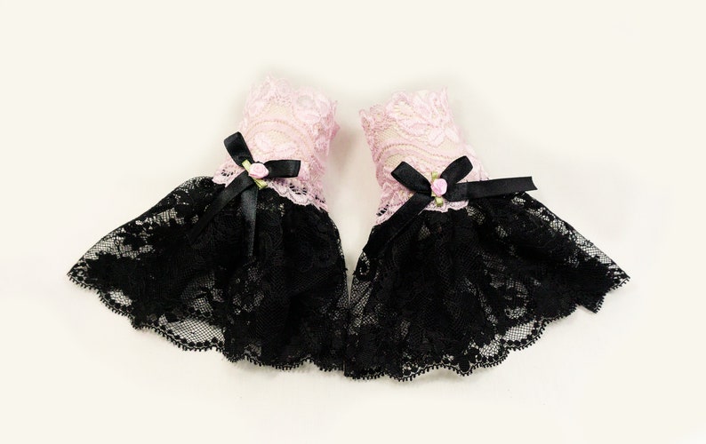 doux poignets lolita gothiques en dentelle en rose noire avec une jupe oscillante moelleuse image 2