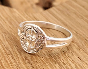 Chalice Well Ring Sterling Silver Glastonbury Vesica Piscis Christian Pagan Mythology Blood Well Holy Grail Gothic Crucifixion