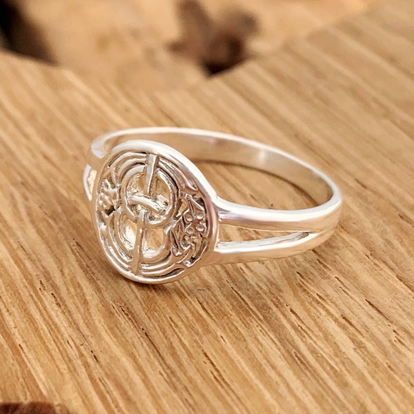 Chalice Well Ring Sterling Silver Glastonbury Vesica Piscis Christian Pagan Mythology Blood Well Holy Grail Gothic Crucifixion