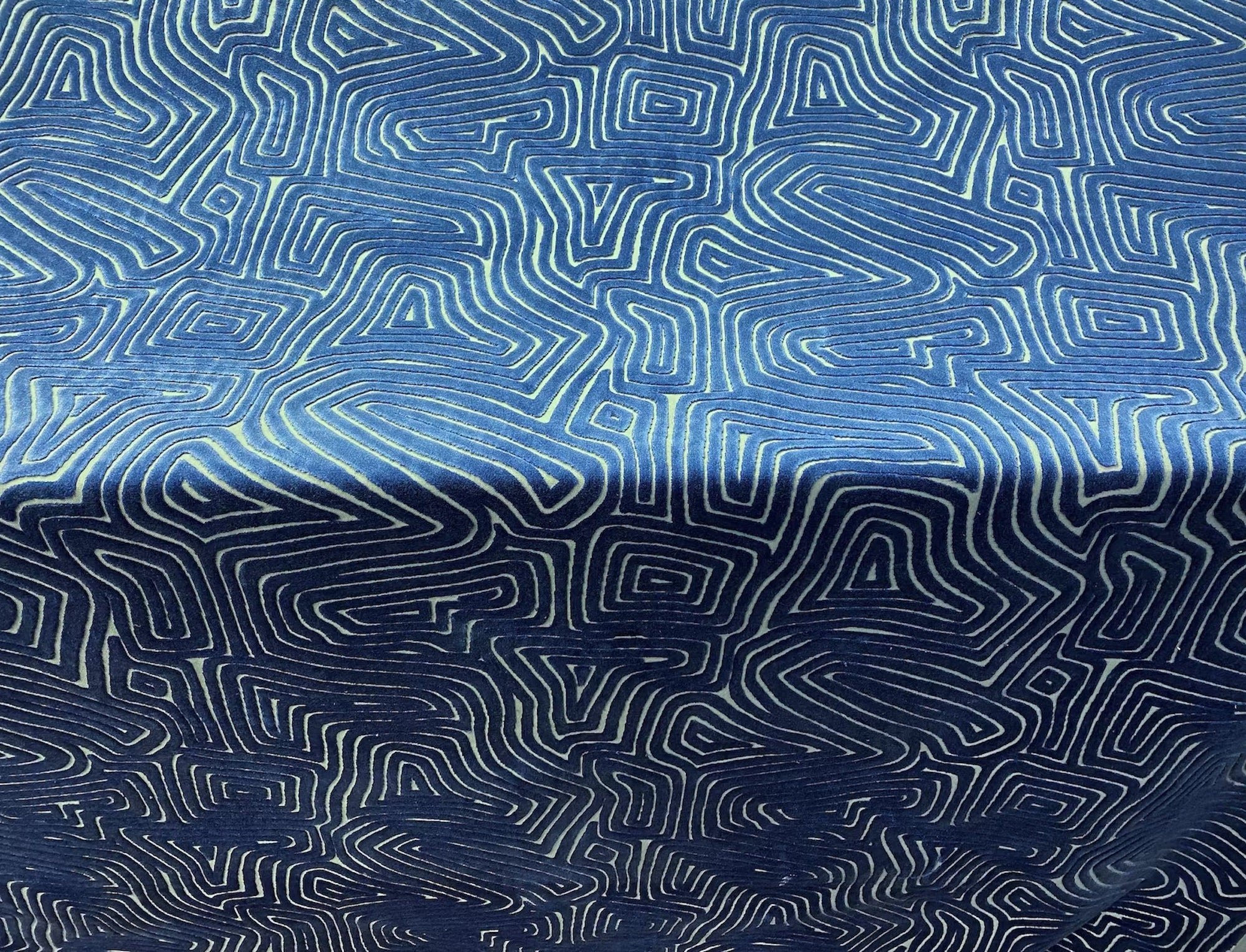 Lustrous Dark Royal Gradual Maze Fine Cut Velvet