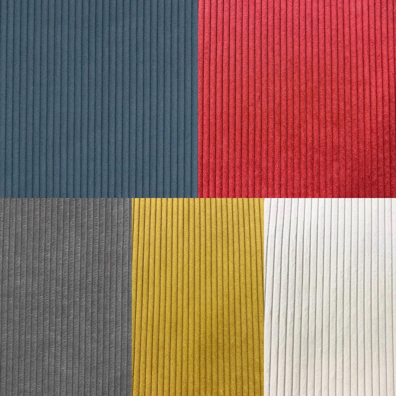 K&ouml;nnte beinhalten: Nahaufnahme eines Stoffmusters mit Cordstruktur. Das Bild ist in f&uuml;nf Abschnitte unterteilt, die jeweils eine andere Farbe zeigen: Blau, Rot, Grau, Gelb und Wei&szlig;. Die vertikalen Rippen erzeugen eine strukturierte Oberfl&auml;che.