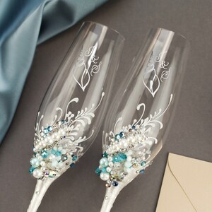 Wedding flutes pearls ocean decor Bridal shower gifts for bride groom champagne glasses Mr Mrs pearl anniversary Toasting flutes gold red Blue