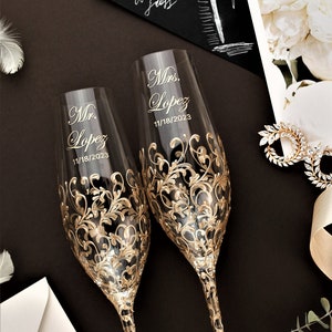 Wedding gift Champagne flutes for Bride and Groom, Bridal shower gift for bride, wedding anniversary gift Personalized Toasting glasses gold