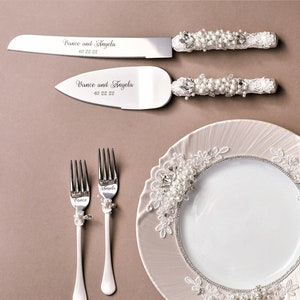 White Wedding Cake Server Set Wedding Cake Knife Cake Cutting Set Cake Servers Wedding pearls crystal Cake Server white knife set of 2
