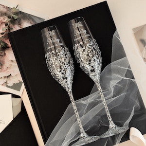 Personalized gift for bride, wedding glasses Toasting flutes, gold champagne flutes Bride Groom, Personalized gift, wedding decorations