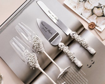 White Wedding Champagne flutes and Cake Server Set Wedding shower gift Beach wedding decor Toasting glasses and Cake Server white knife set