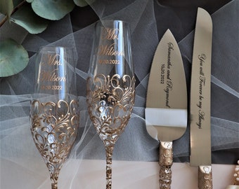 Wedding champagne flutes and cake knife set for bride and groom, wedding gift anniversary, toasting glasses and cake cutter set, set of 4