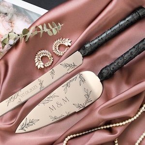 Personalized cake cutting set Wedding shower gift for bride Wedding decorations Cake cutter and server set Engraved cake slicer black