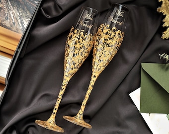 Engraved wedding glasses Toasting flutes gold, gold champagne flutes Bride and Groom, Personalized gift anniversary, wedding decorations