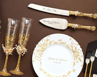 Gold wedding flutes with pearls cake cutting set gold Bridal shower gifts Champagne flutes Cake knive set Toasting glasses for bride groom