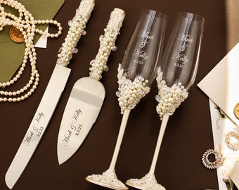 Wedding glasses pearls Cake cutting set ivory Wedding shower gift for bride Engraved champagne flutes and cake knife set rustic boho wedding