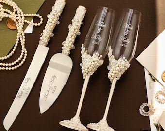 Copas de boda con perlas, juego de corte para tartas, marfil, regalo de despedida de soltera para novia, copas de champán grabadas y juego de cuchillos para tartas, boda rústica boho