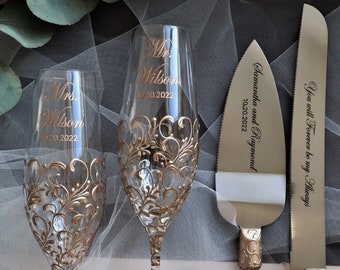 Wedding champagne flutes and cake knife set for bride and groom, wedding gift anniversary, toasting glasses and cake cutter set, set of 4