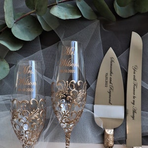 Wedding champagne flutes and cake knife set for bride and groom, wedding gift anniversary, toasting glasses and cake cutter set, set of 4