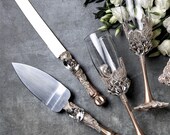 Personalized Wedding glasses and Cake Server Set, cake cutter boho wedding toasting flutes champagne wedding flutes and cake set, set of 4