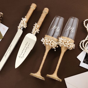 Rustic Wedding Toasting glasses and Cake Server Set Wedding Set Cake Servers Wedding Pearl Ivory Cake Server rustic knife set Wedding gift Flutes and cake set