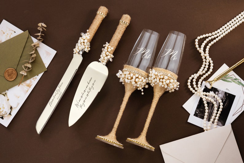 Rustic Wedding Toasting glasses and Cake Server Set Wedding Set Cake Servers Wedding Pearl Ivory Cake Server rustic knife set Wedding gift Flutes and cake set