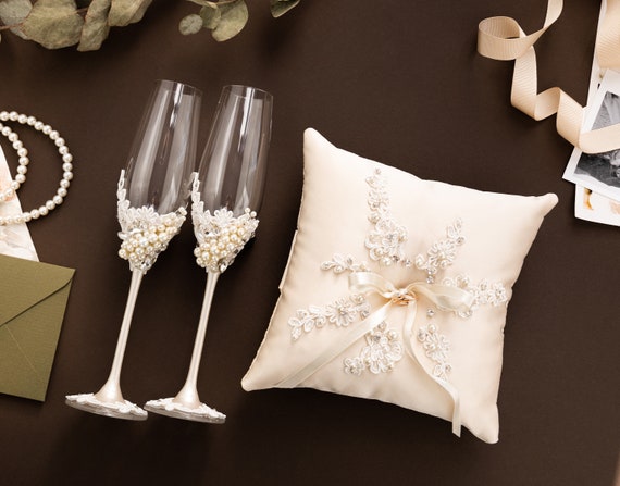 結婚式用の真珠の持ち主の枕 - Etsy 日本