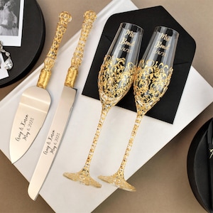 Engraved champagne flutes for bride and groom, cake server and knife personalized toasting glasses gold