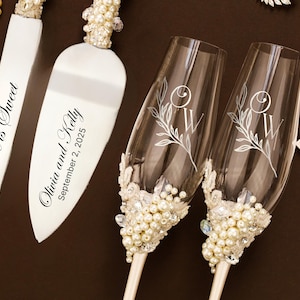 Wedding gift Engraved glasses rustic Cake cutting set ivory Wedding shower gift for bride groom champagne flutes personalized cake knife set