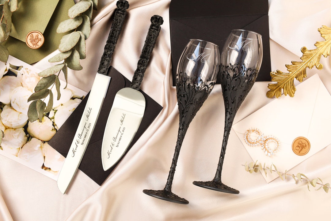 Black Gothic Wedding Champagne Flutes, Toasting Glasses Black and Gold Personalized Gift
