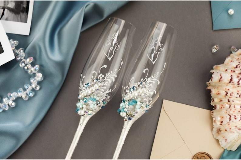 Wedding flutes pearls ocean decor Bridal shower gifts for bride groom champagne glasses Mr Mrs pearl anniversary Toasting flutes gold red Blue