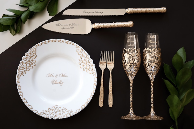 Wedding personalized champagne flutes and cake server set Bride and Groom Wedding gift anniversary Cake cutting set plate Bridal shower gift