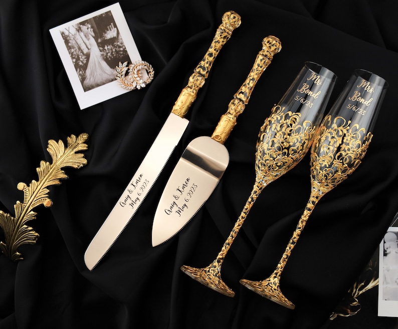 wedding gift champagne flutes and cake server set for bride and groom Wedding gift anniversary, Gold Toasting glasses and cake set of4