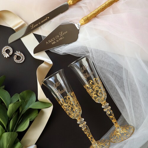 Personalized wedding glasses Toasting flutes shops gold or silver Glasses bride and groom Champagne glasses Wedding Toasting flutes and cake set