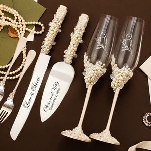 Wedding glasses pearls Cake cutting set ivory Wedding shower gift for bride Engraved champagne flutes personalized cake knife set rustic