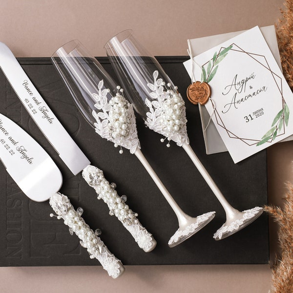 Wedding champagne flutes and cake knife set for bride and groom, wedding gift anniversary, toasting glasses and cake cutter set, set of 4