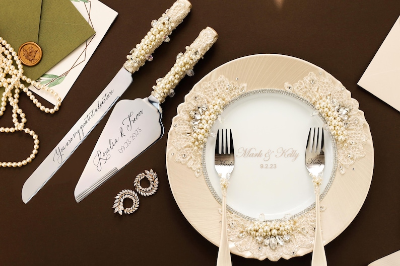 Pearls Toasting glasses engraved Cake cutting server set ivory Wedding shower gifts for bride and groom champagne flutes personalized Plate Fork Cak set